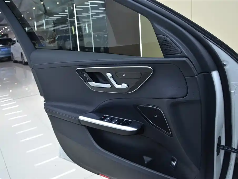 Mercedes-Benz C-Class 2023 C 200 L Sport фото 6