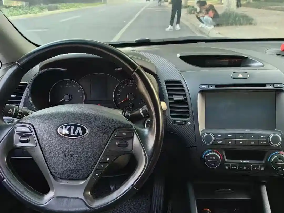 Kia K3 2013 1.6L Automatic GLS фото 9