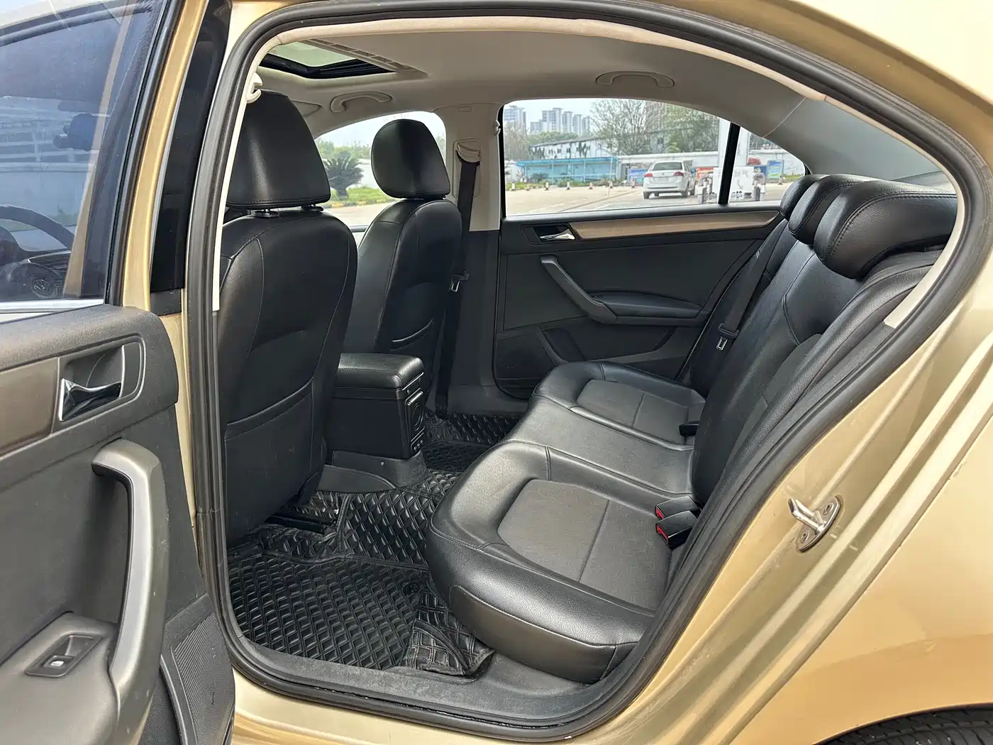 Volkswagen Santana 2015 1.6L Automatic Comfort Edition фото 10