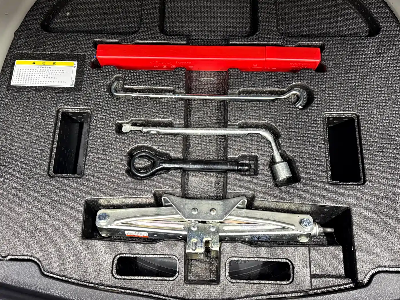 Toyota Camry 2021 Hybrid 2.5HG Luxury Edition фото 21