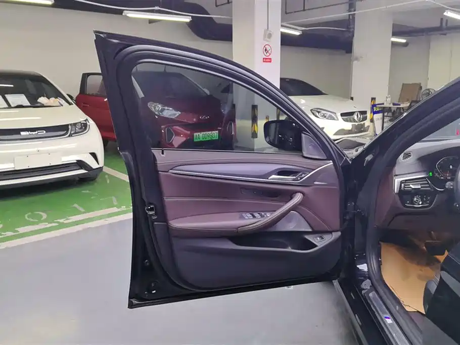 BMW 5 Series 2022 Facelift 530Li Leading M Sport Package фото 7