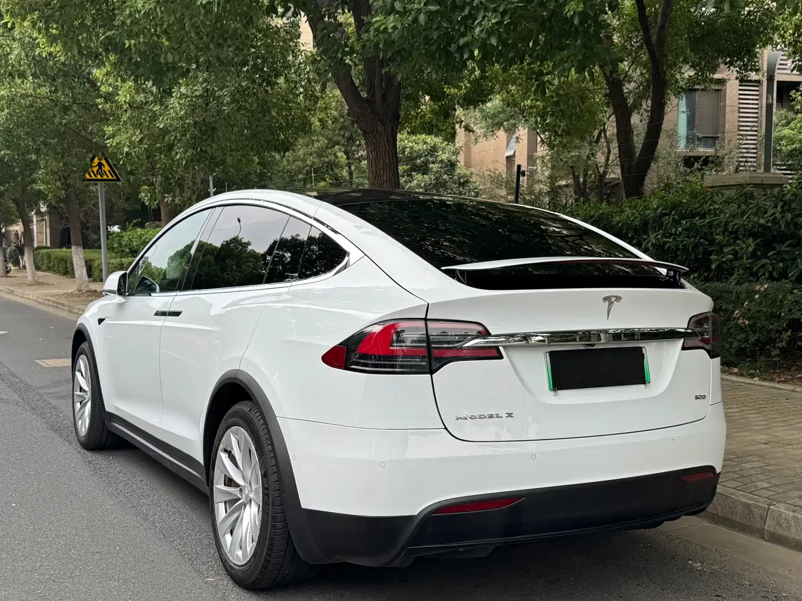 Фото 4 - Tesla Model X