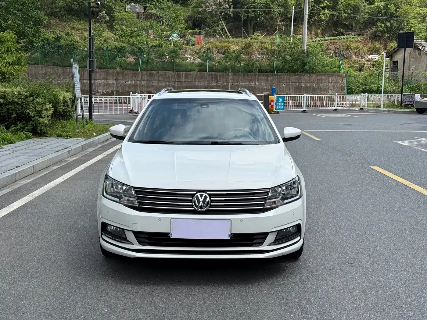 Volkswagen Lavida Tour 2017 230TSI Manual Comfort Edition фото 2