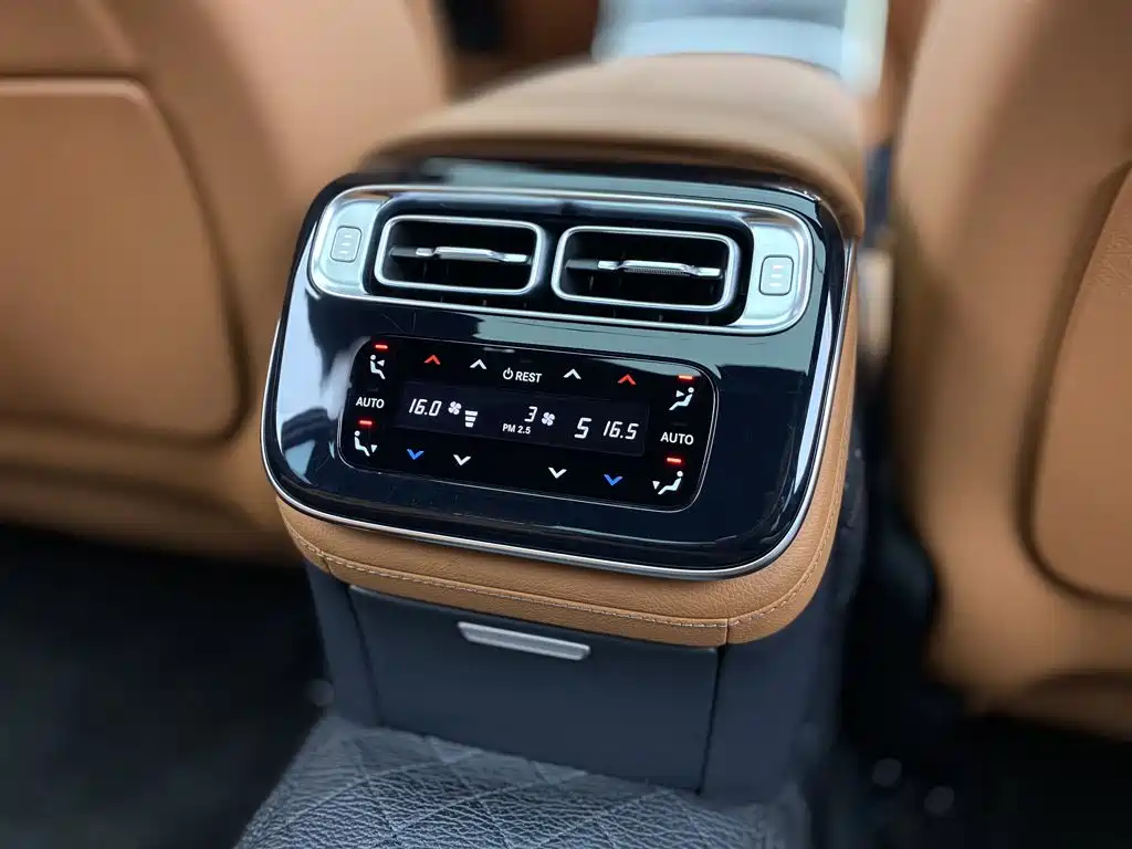 Фото 23 - Mercedes-Benz S-Class