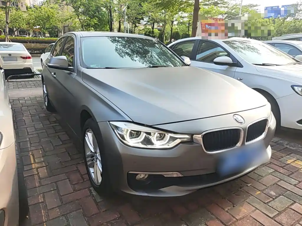 Photo 4 - BMW 3 Series
