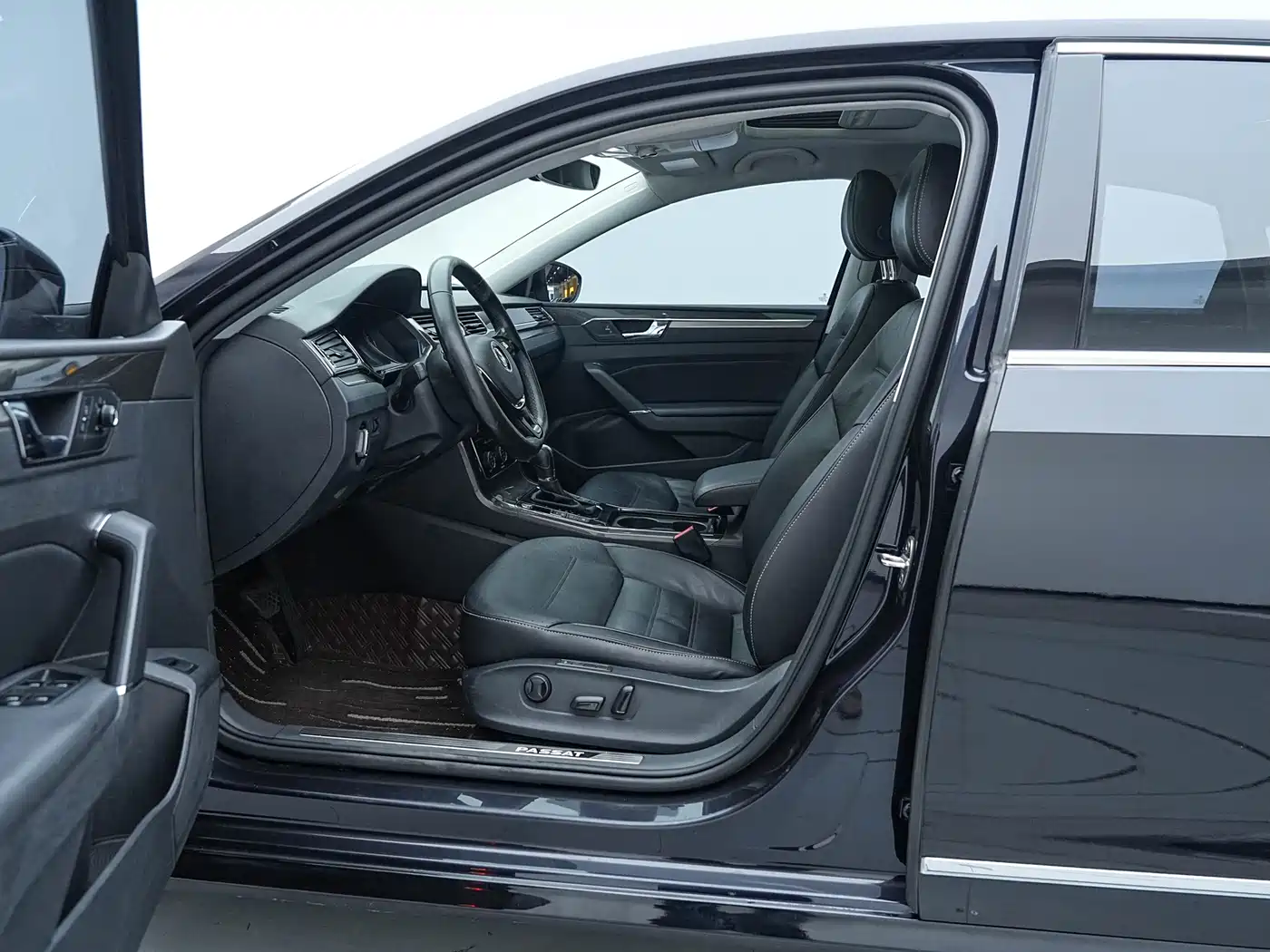 Volkswagen Passat 2016 330TSI DSG Executive Edition фото 20
