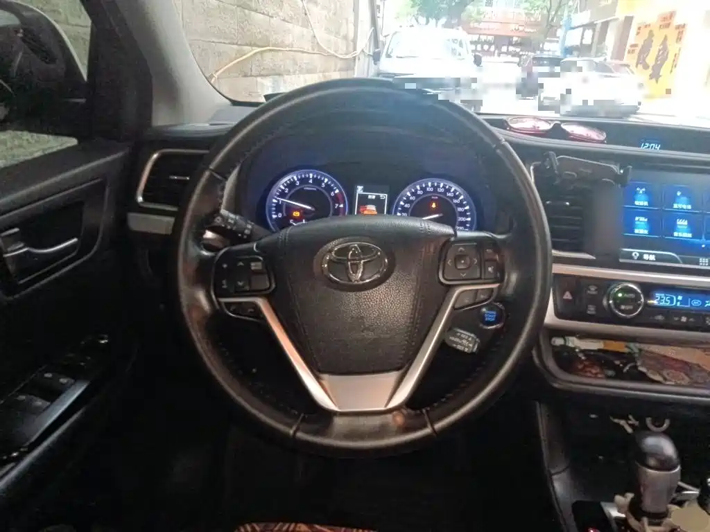 Фото 11 - Toyota Highlander