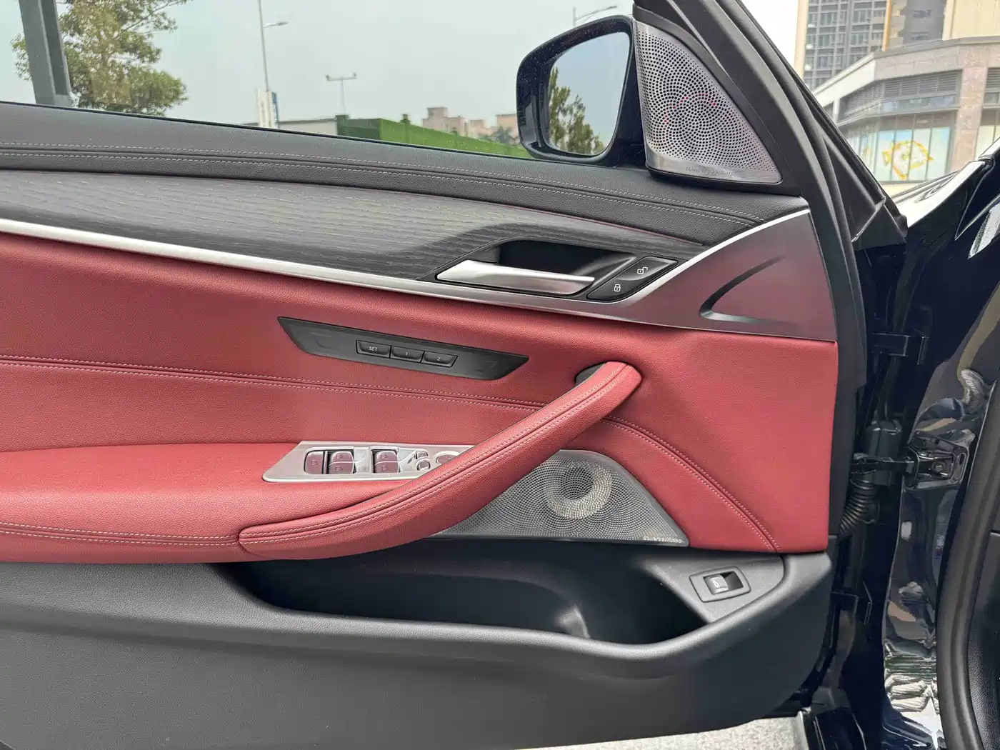 BMW 5 Series 2021 530Li Leading M Sport Package фото 16