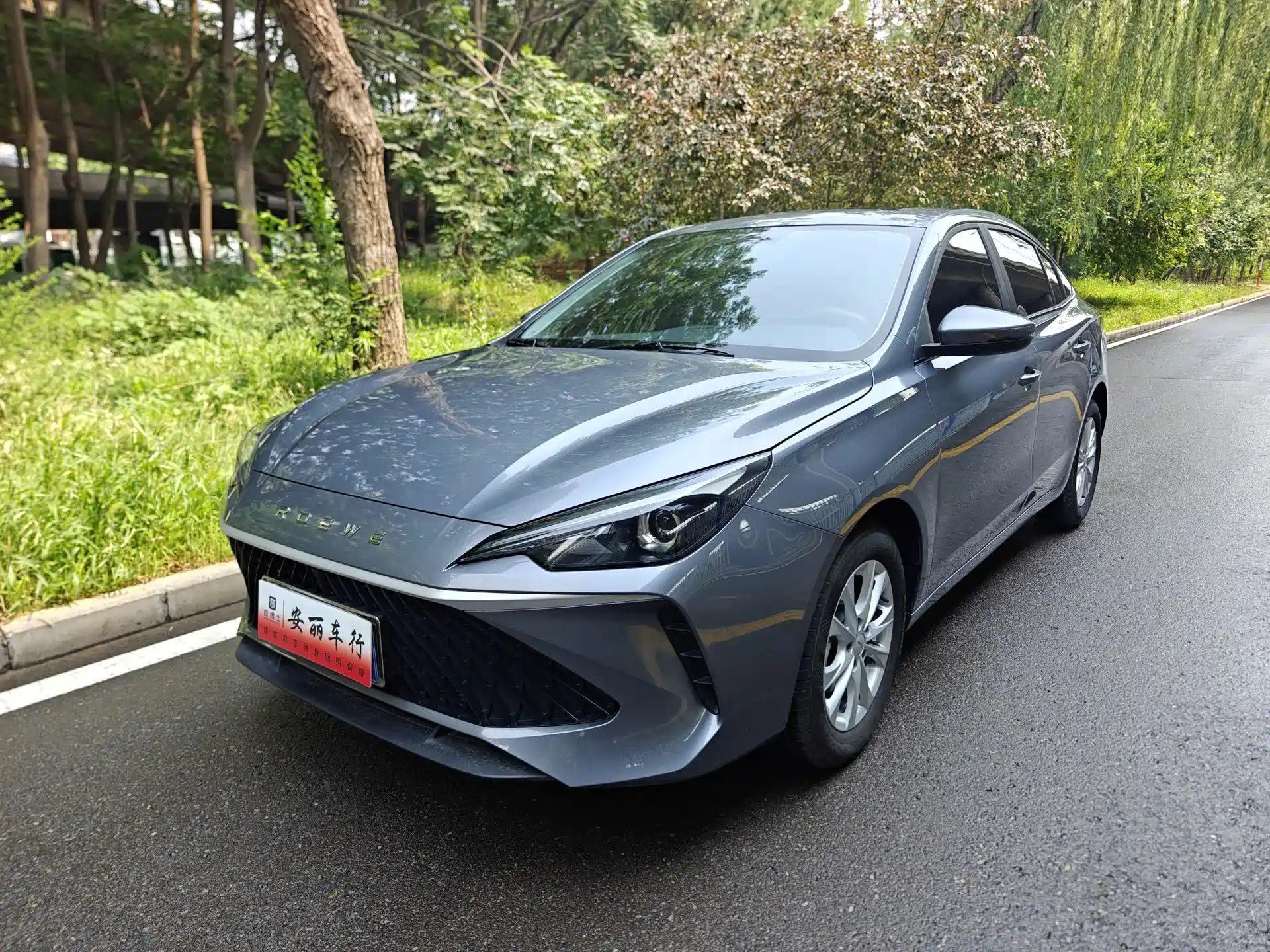 Фото 1 - Roewe i5