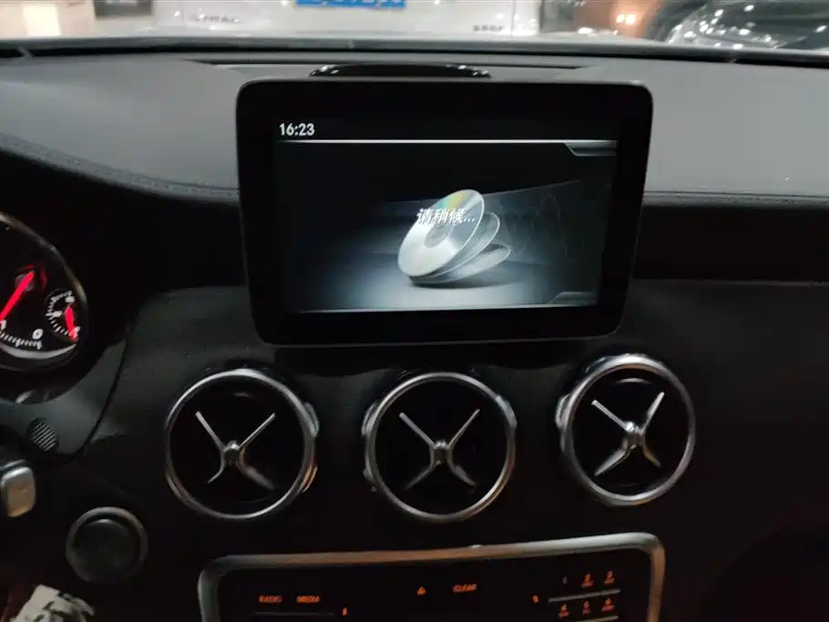 Mercedes-Benz GLA 2017 GLA 220 4MATIC Luxury фото 13