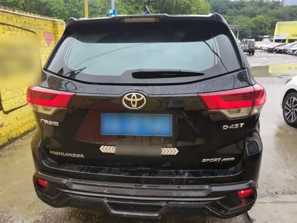 TOYOTA HIGHLANDER