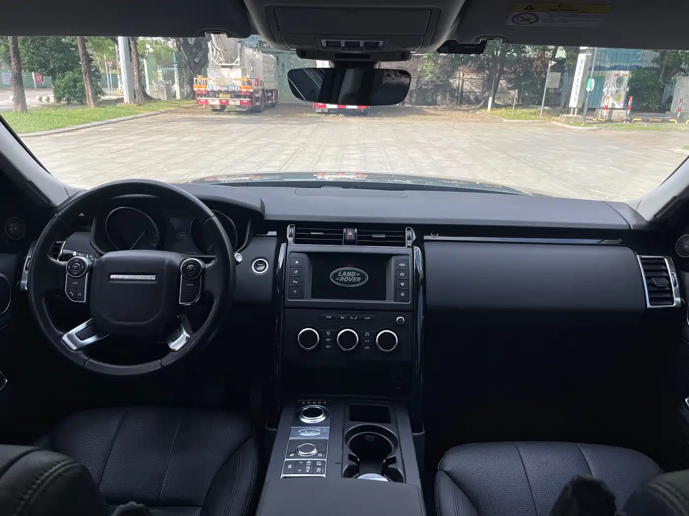Land Rover Discovery 2017 3.0 SC V6 SE фото 13