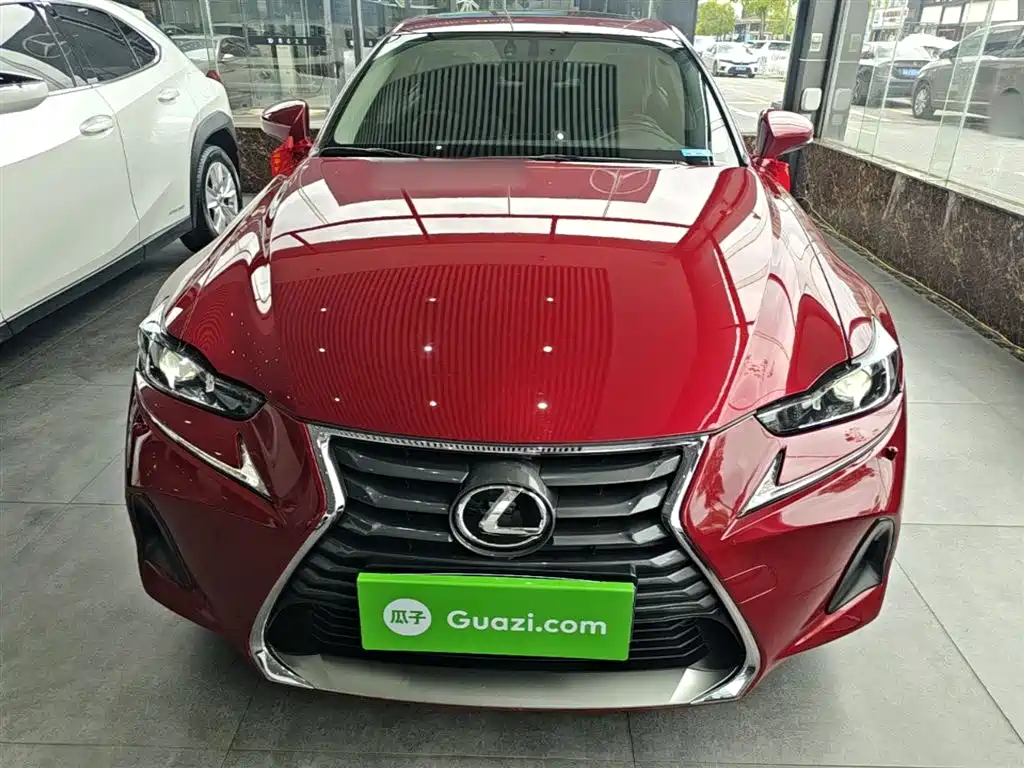 Lexus IS 2017 300 Fashion Edition фото 3