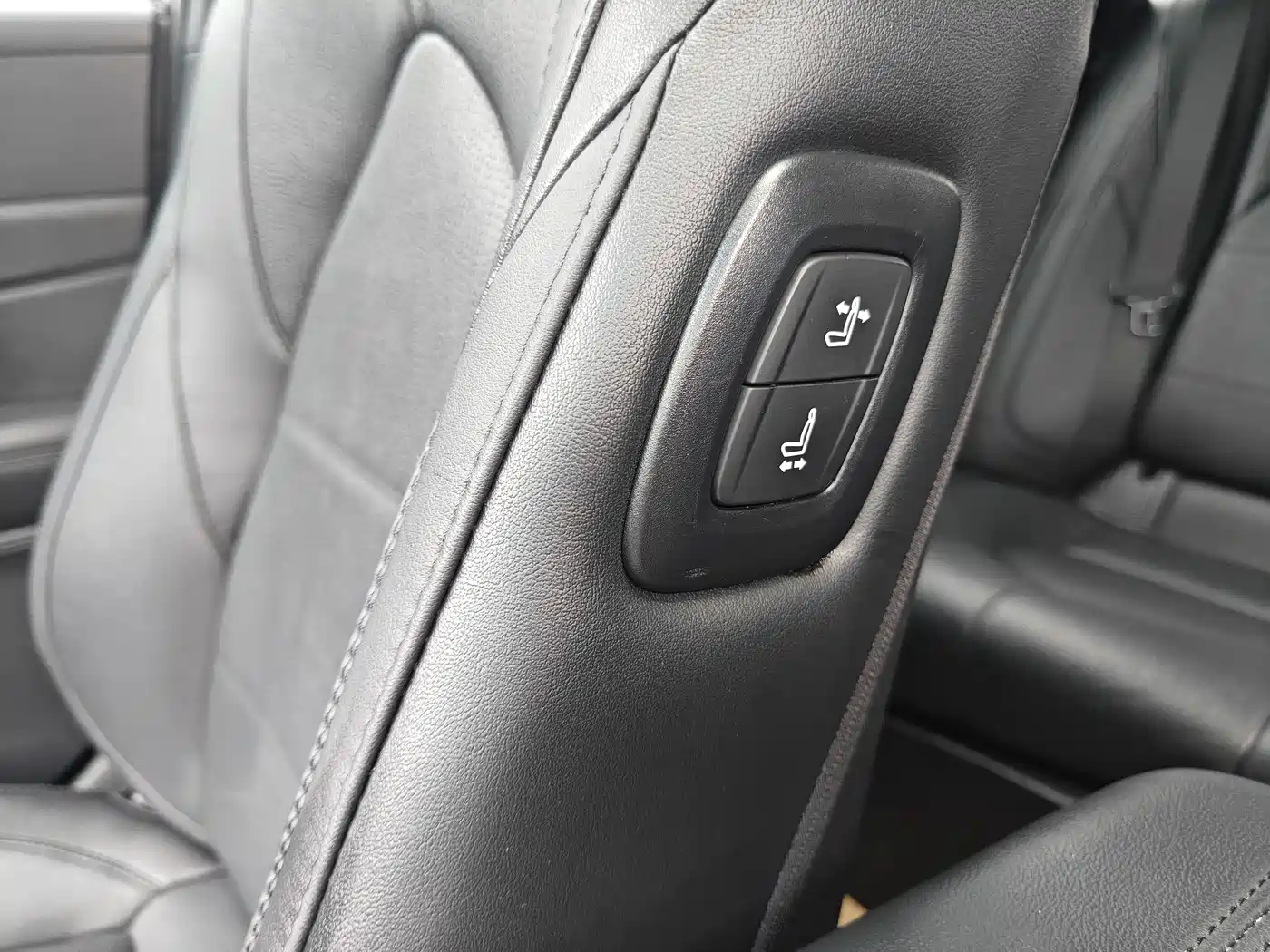 Toyota Avalon 2022 2.0L Luxury Edition фото 16