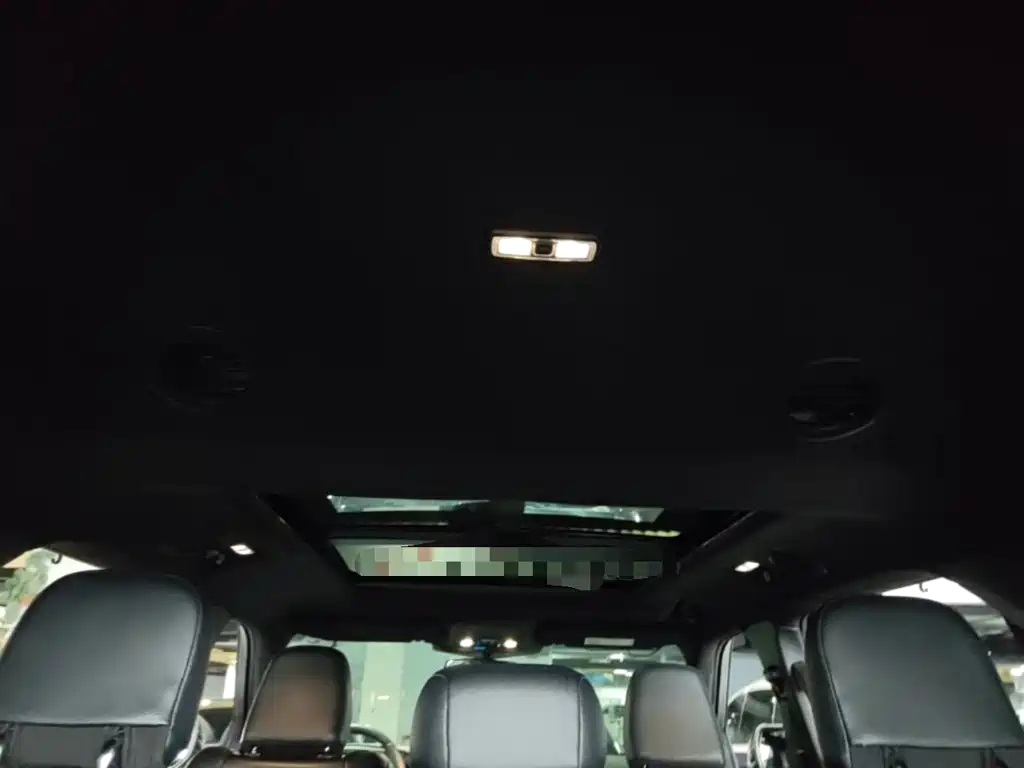 Фото 18 - Ford Explorer
