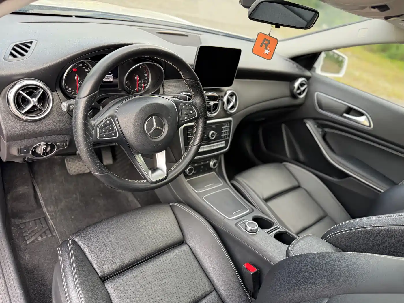 Mercedes-Benz GLA 2018 GLA 200 Dynamic фото 8