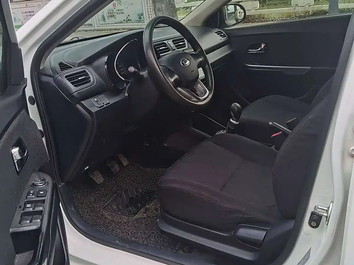 Kia K2 2012 Sedan 1.4L MT GLS Commemorative Edition фото 7