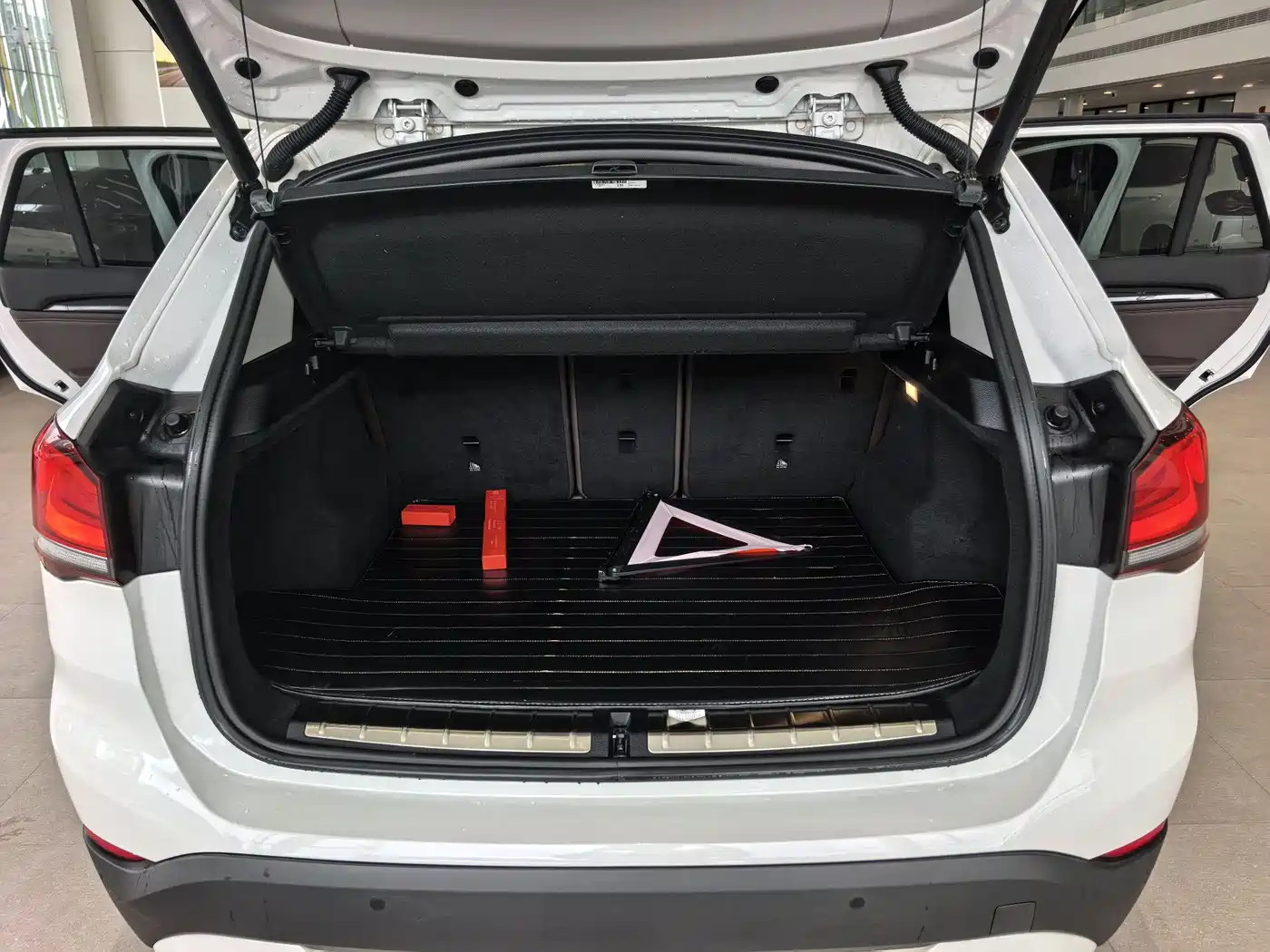 BMW X1 2022 sDrive25Li Leading фото 18