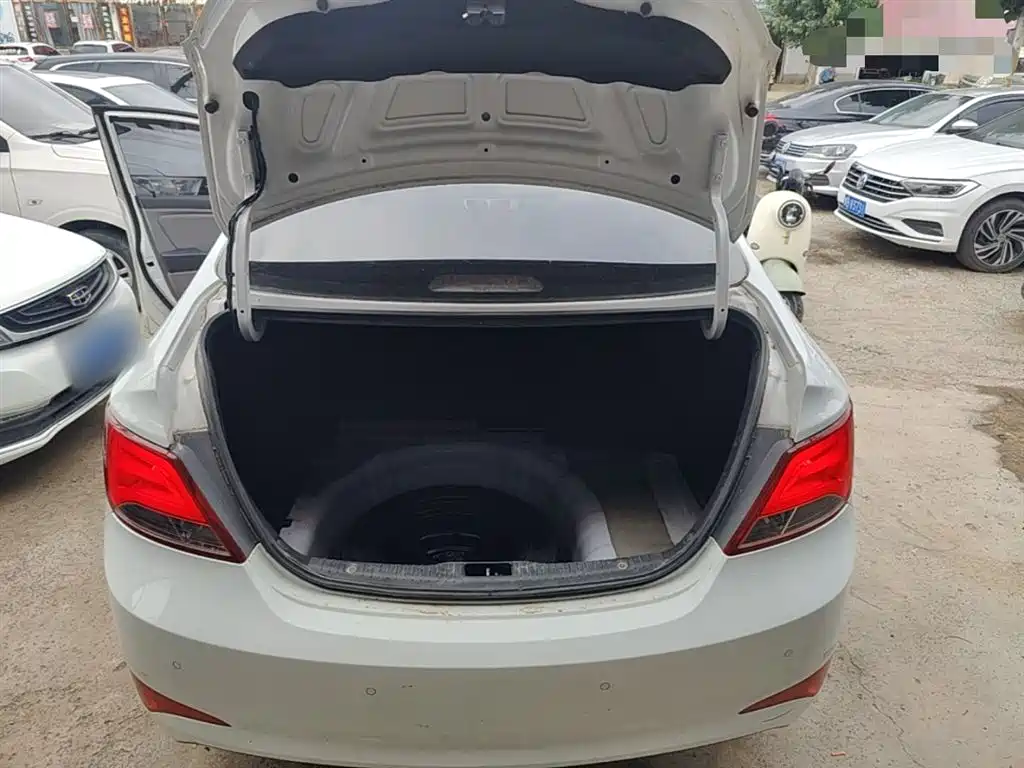 Hyundai Verna 2016 1.4L Automatic Smart GLS фото 19