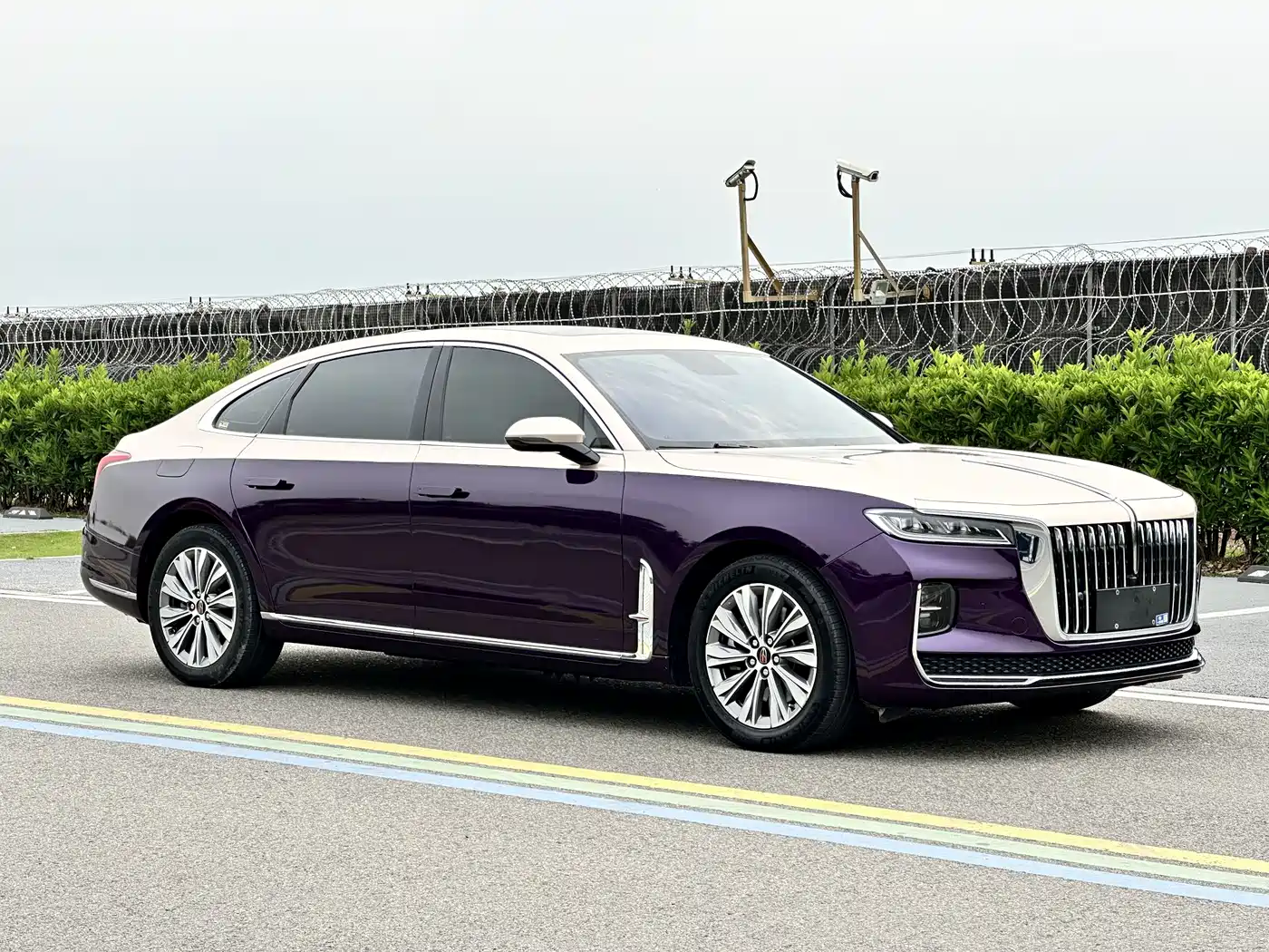 Hongqi H9 2022 2.0T Smart Connect Flag Enjoy Edition фото 7