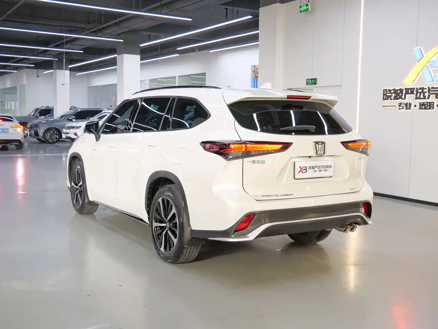 Toyota Crown Kluger 2023 2.5L HEV AWD Luxury Edition фото 5