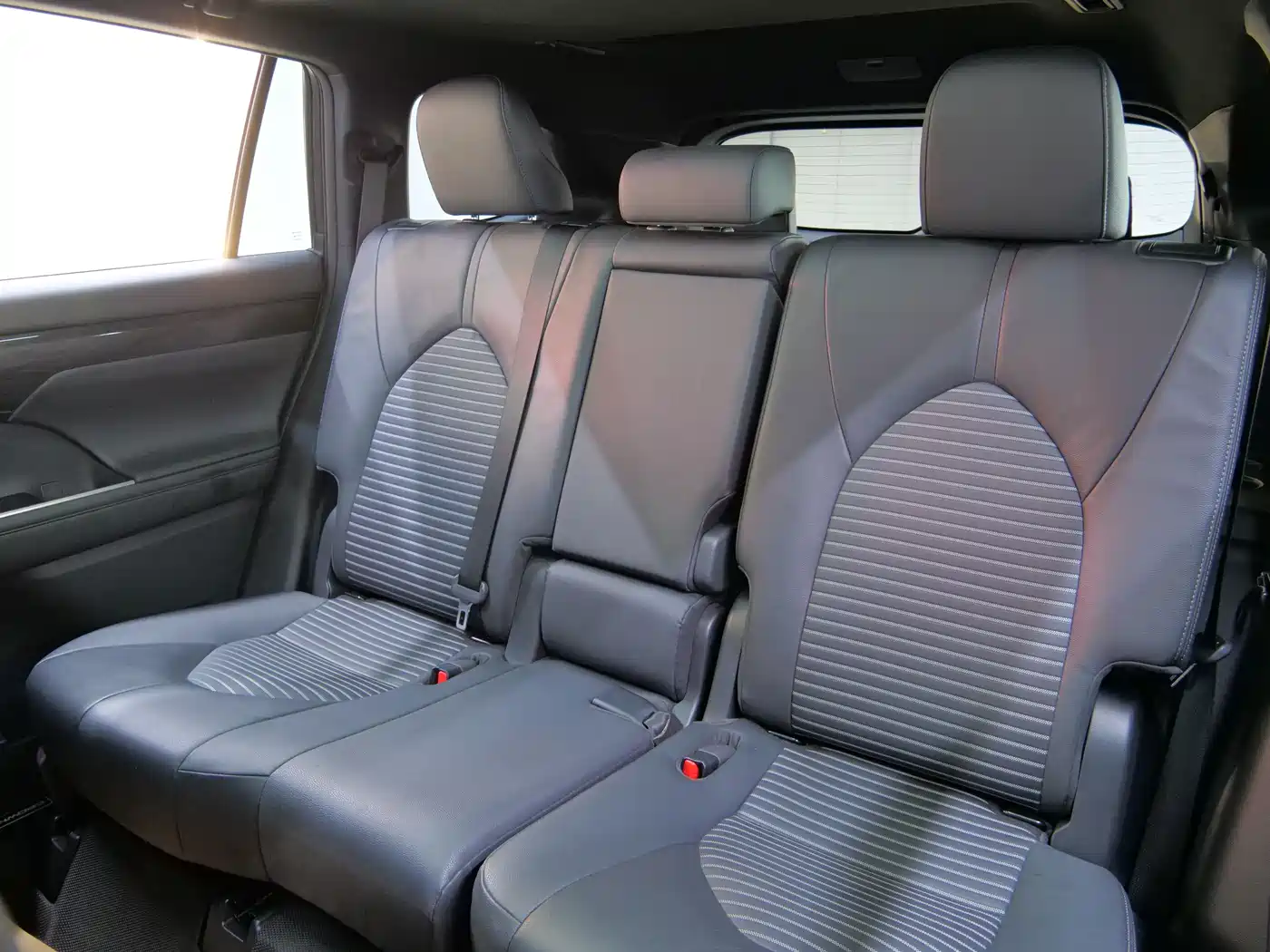 Toyota Crown Kluger 2023 2.5L HEV AWD Luxury Edition фото 13