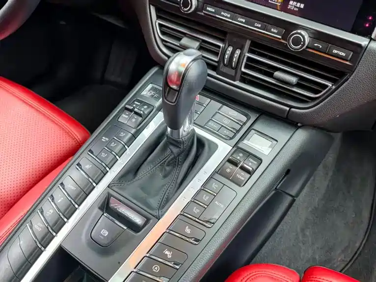 Porsche Macan 2021 Macan 2.0T фото 12