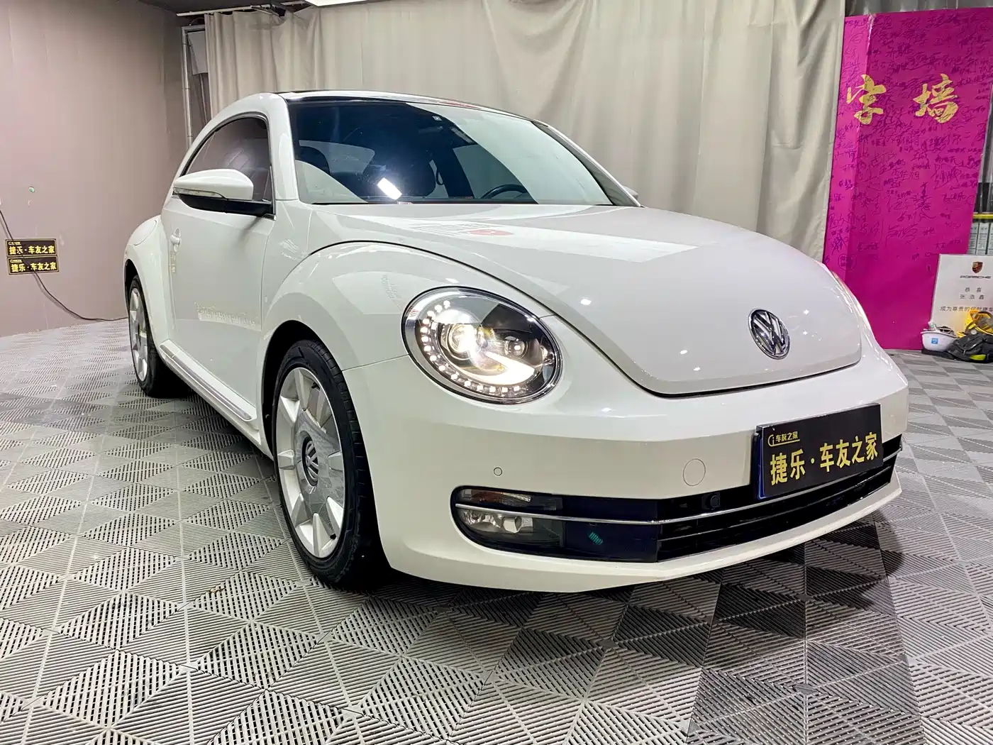 Volkswagen Beetle 2013 1.4TSI Fender Rock Edition фото 3