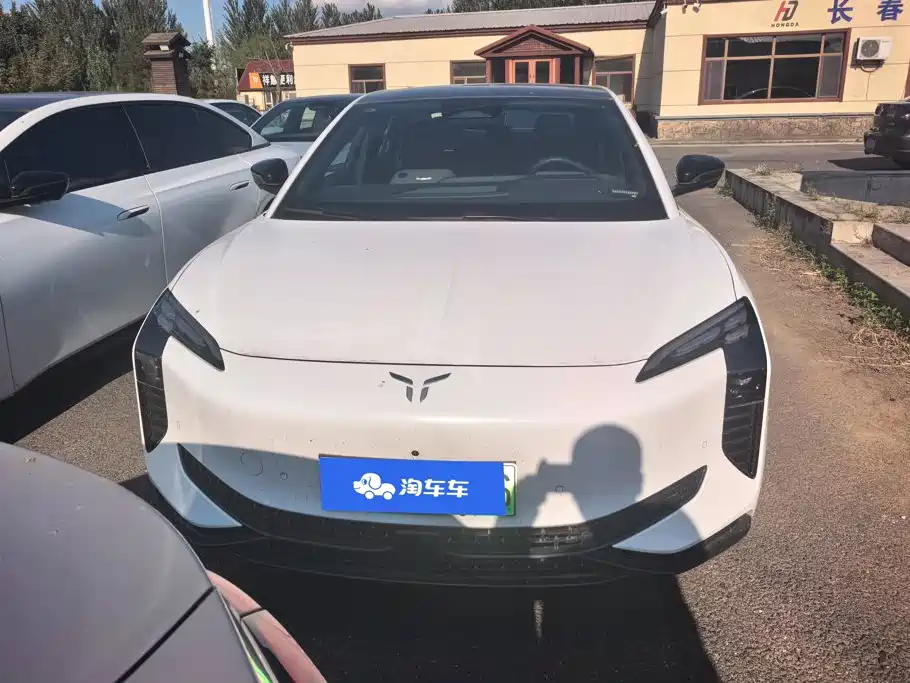 Фото 2 - Hongqi EH7