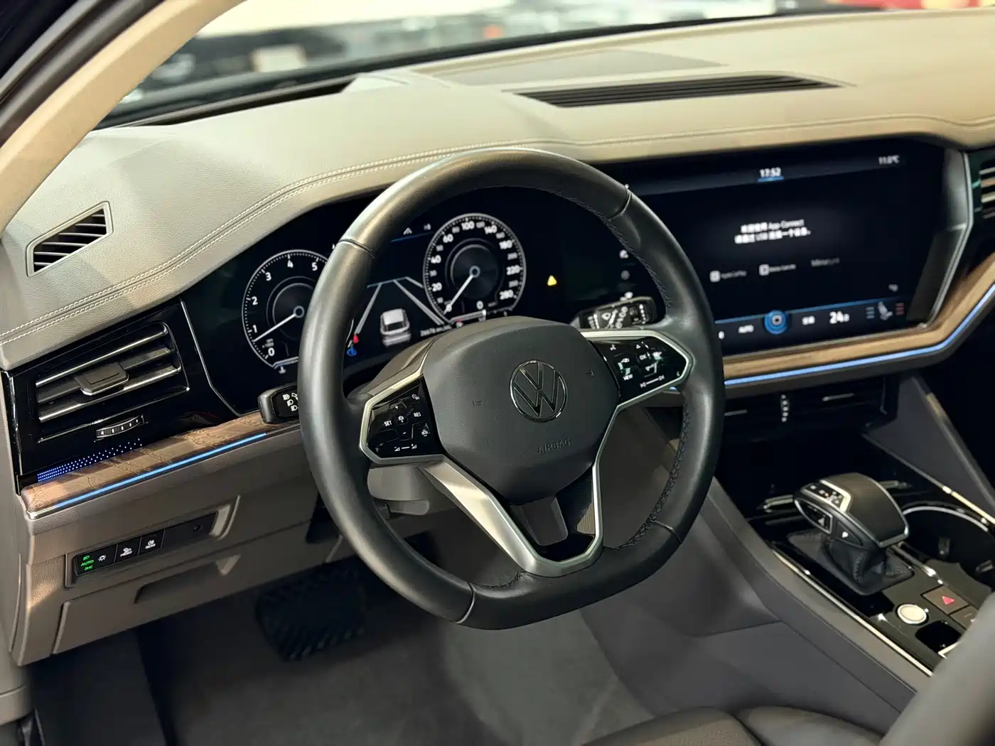 VOLKSWAGEN TOUAREG