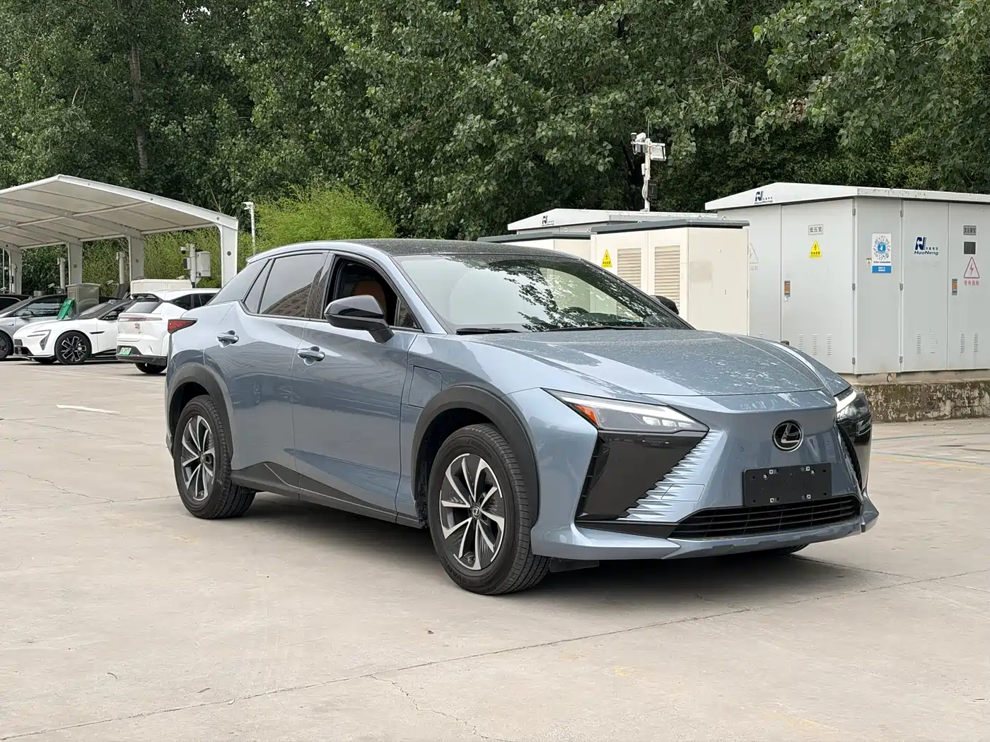 Lexus RZ 2023 450e 4WD Deluxe фото 3