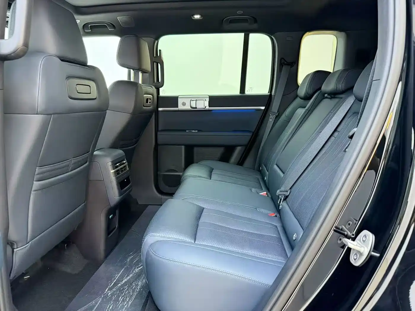 Fang Cheng Bao Titanium 7 2026 2025 AWD Base Model