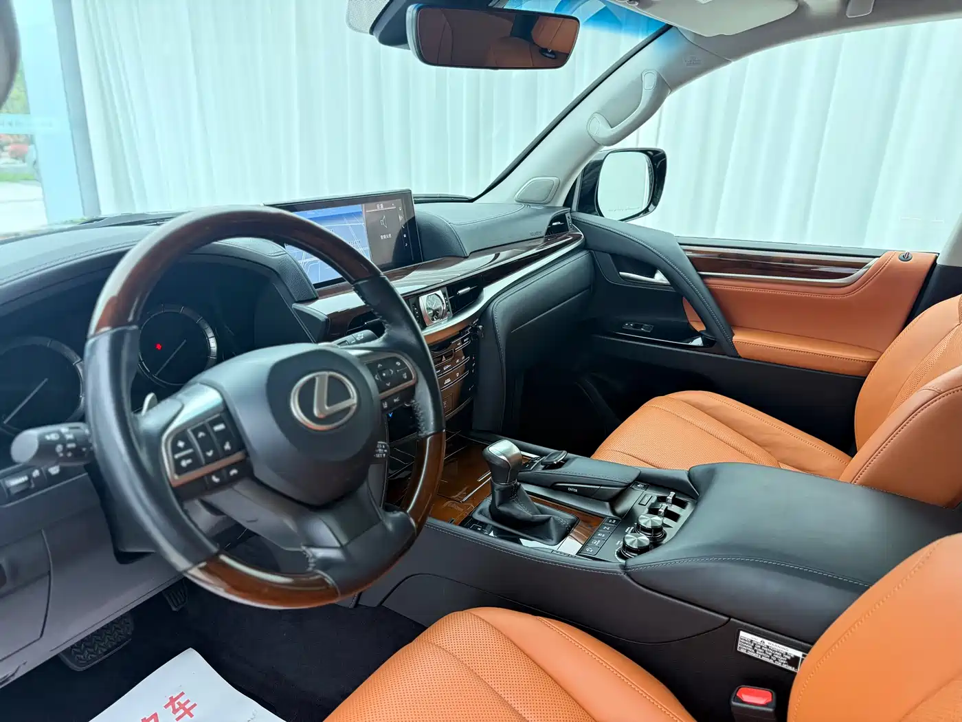 Lexus LX 2017 570 Prestige Luxury фото 4