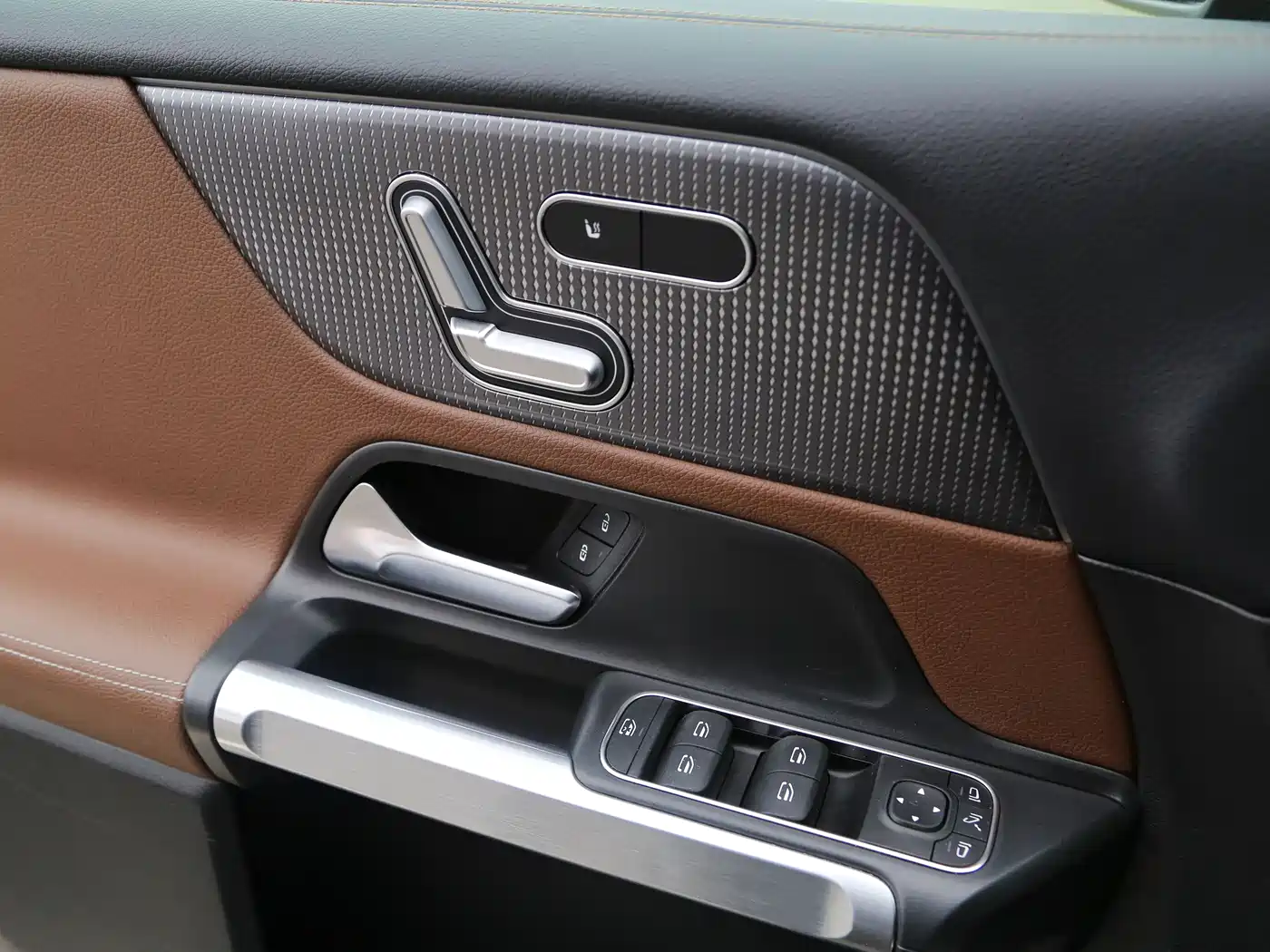 Mercedes-Benz GLB 2020 Facelift GLB 200 Style фото 9