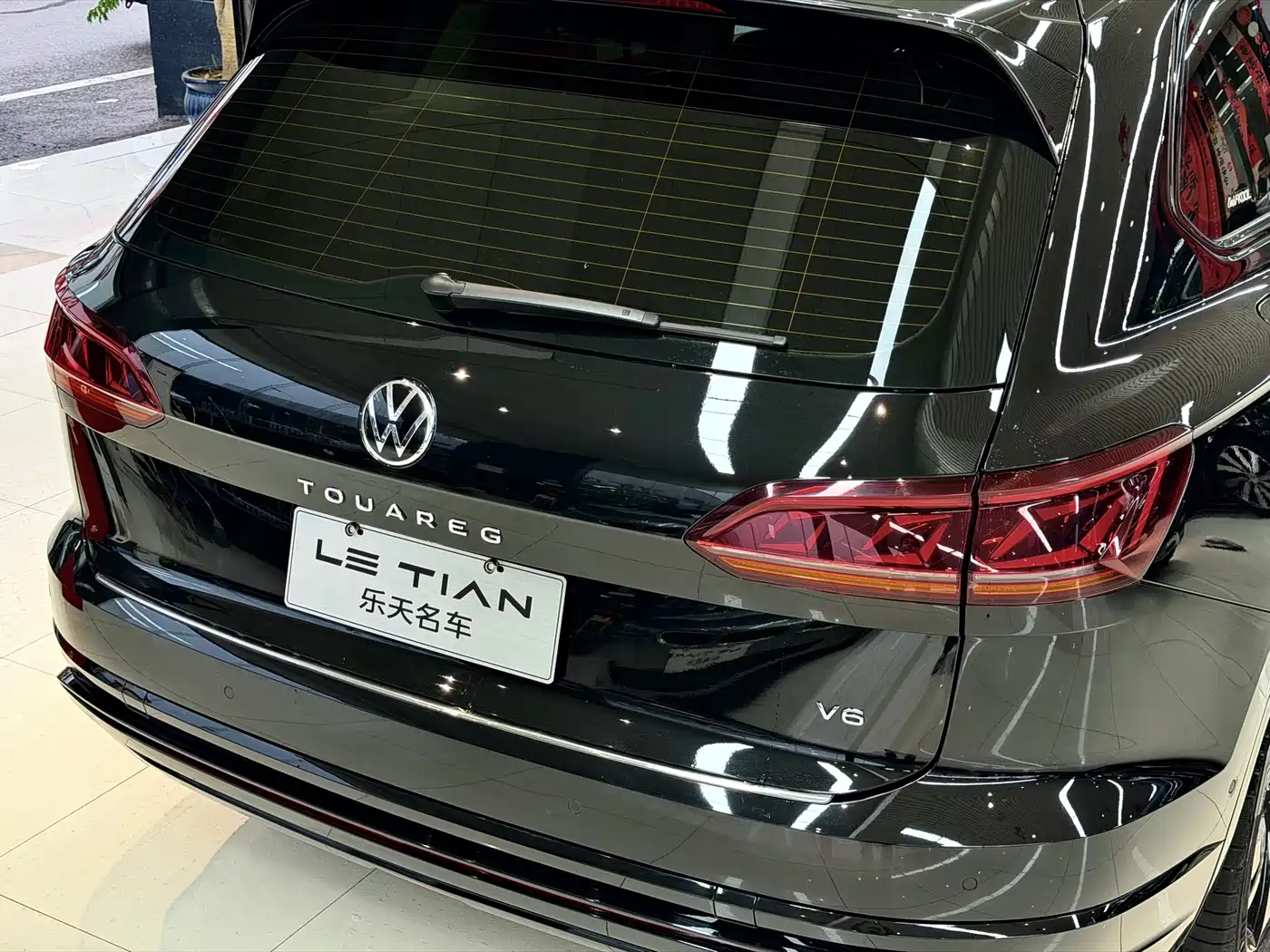 VOLKSWAGEN TOUAREG