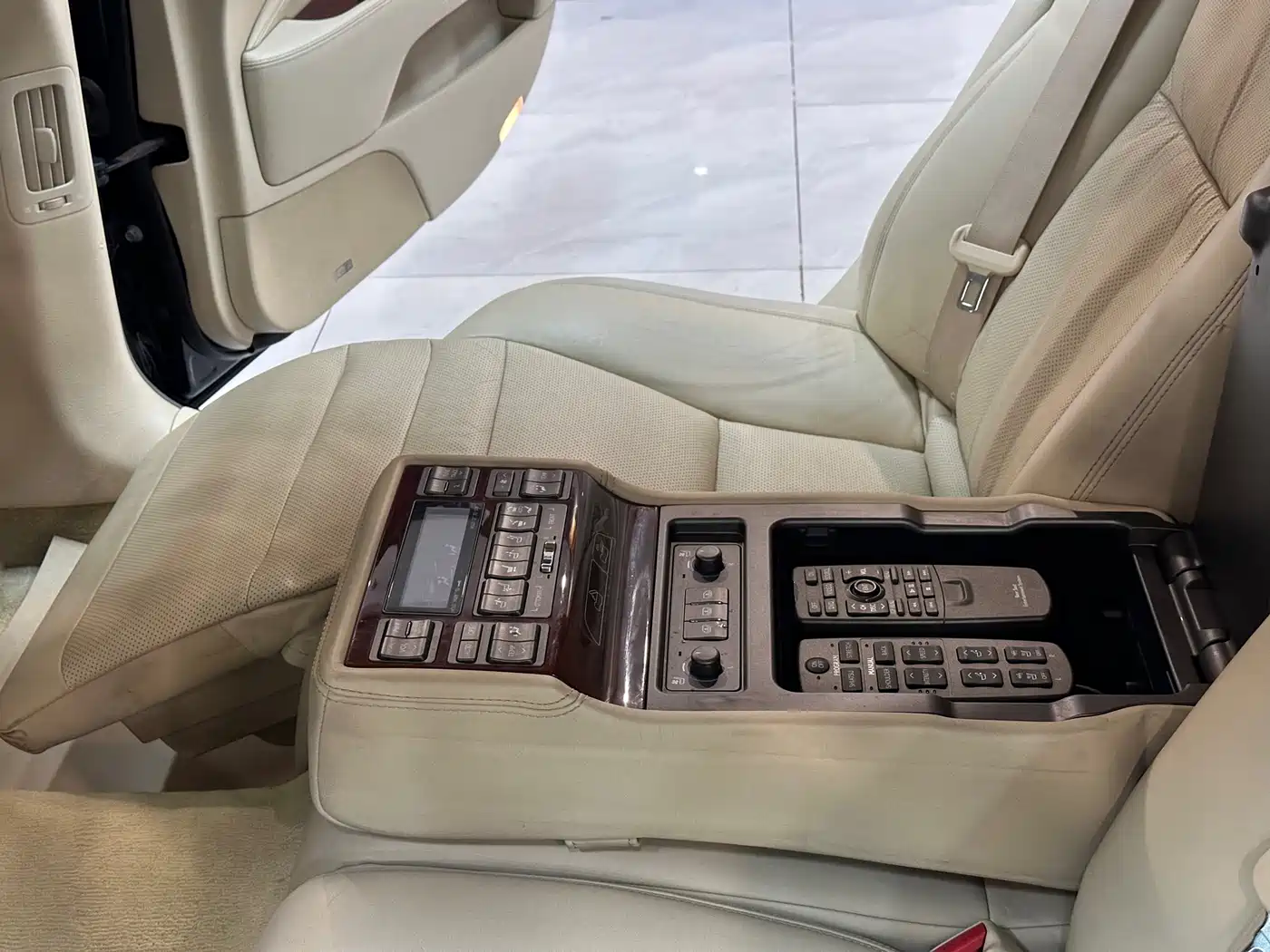 Lexus LS 2010 460L Premium Edition фото 12