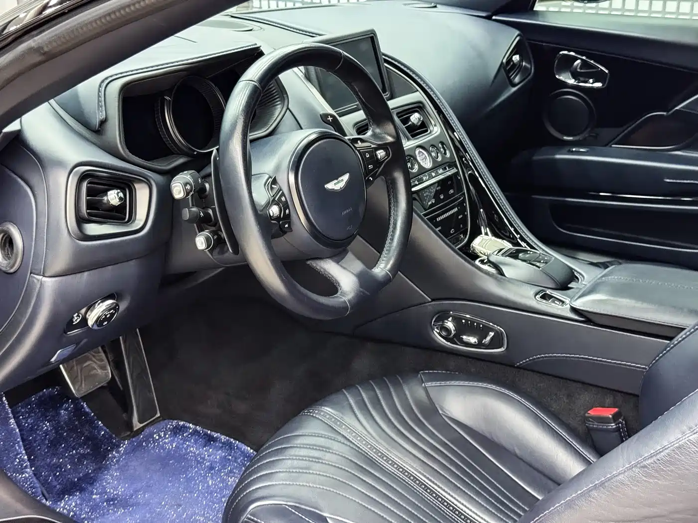 Aston Martin DB11 2017 2016 5.2T Launch Edition