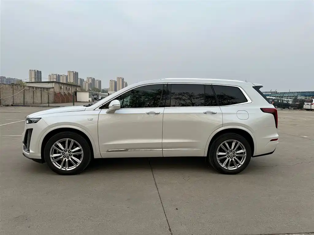 CADILLAC XT6