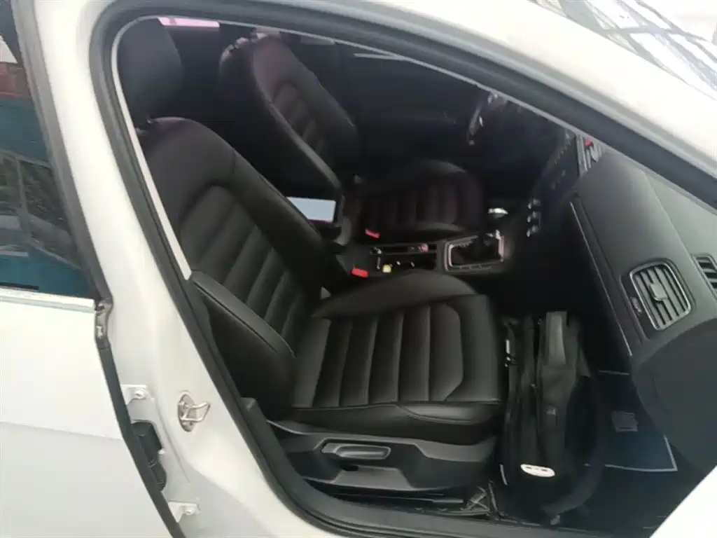 Volkswagen Golf 2016 230TSI Automatic Luxury фото 25