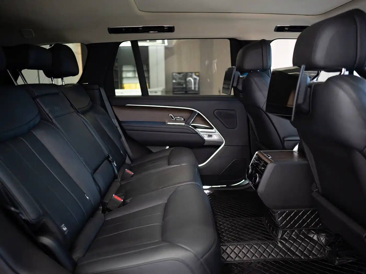 Land Rover Range Rover 2023 3.0 L6 400PS Genesis Extended Version фото 16