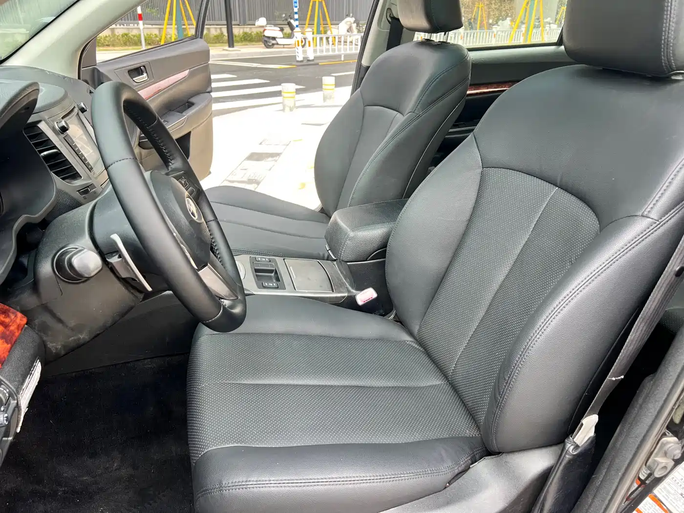 Subaru Outback 2010 2.5i Luxury фото 19