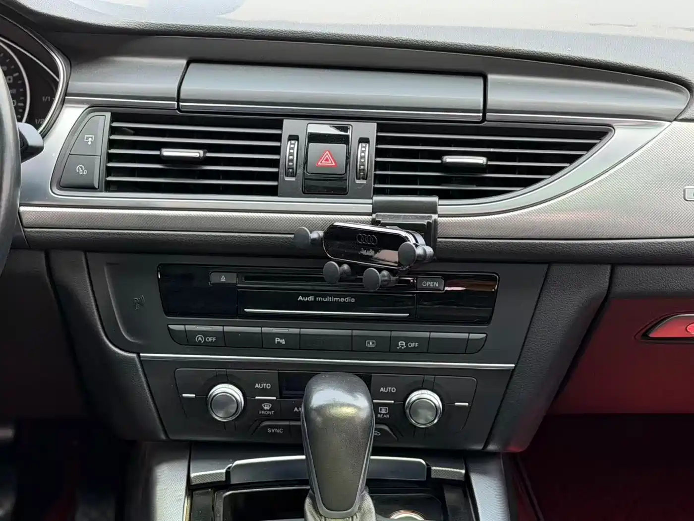Audi A6L 2018 30th Anniversary 45 TFSI quattro Sport фото 10
