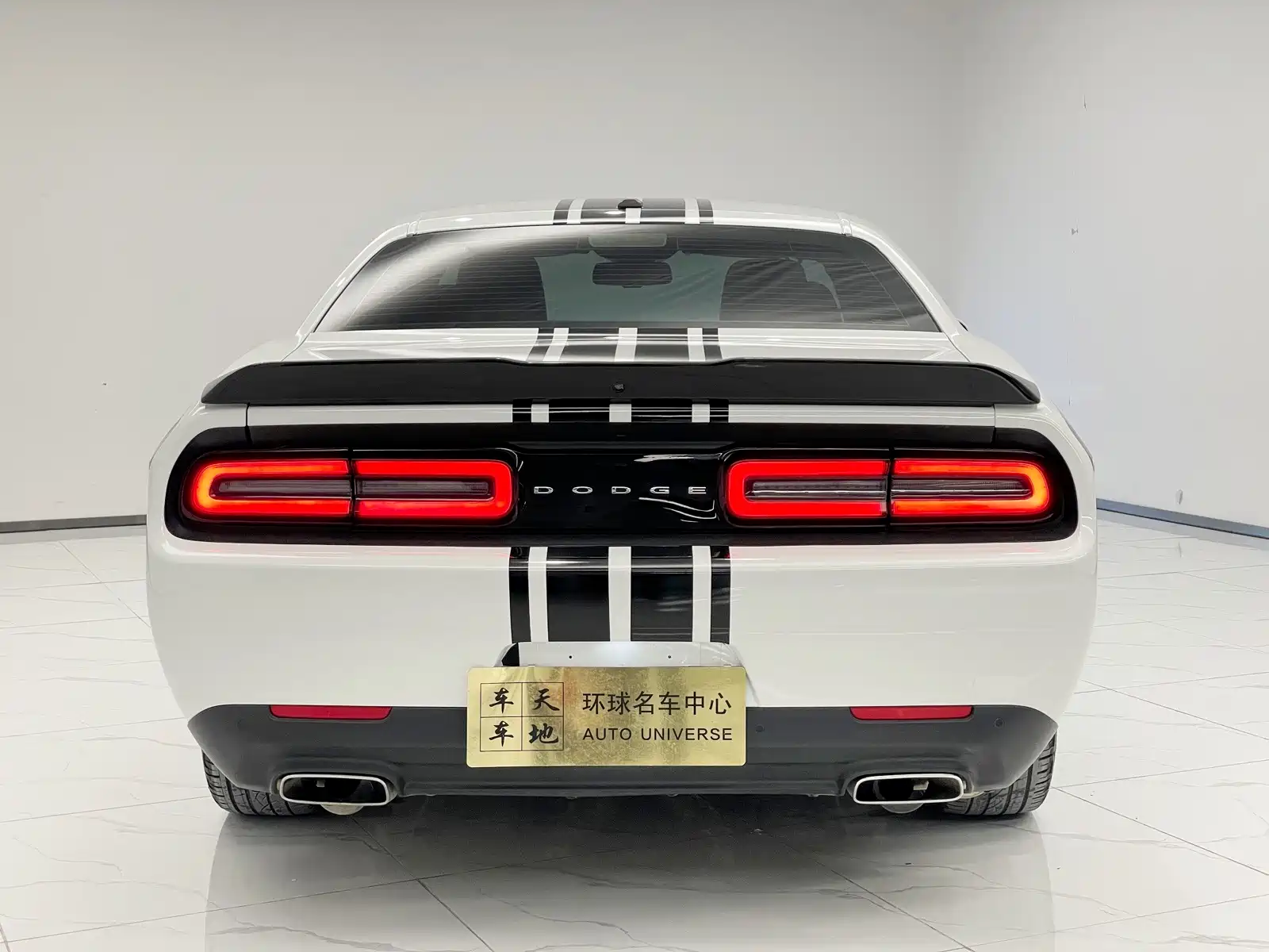 Photo 7 - Dodge Challenger