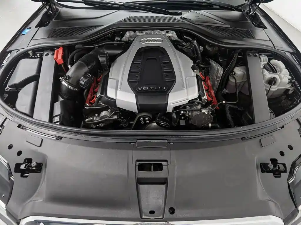 Photo 6 - Audi A8