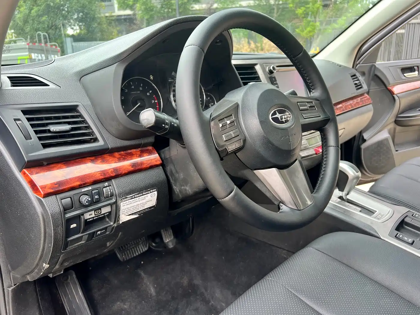 Subaru Outback 2010 2.5i Luxury фото 20