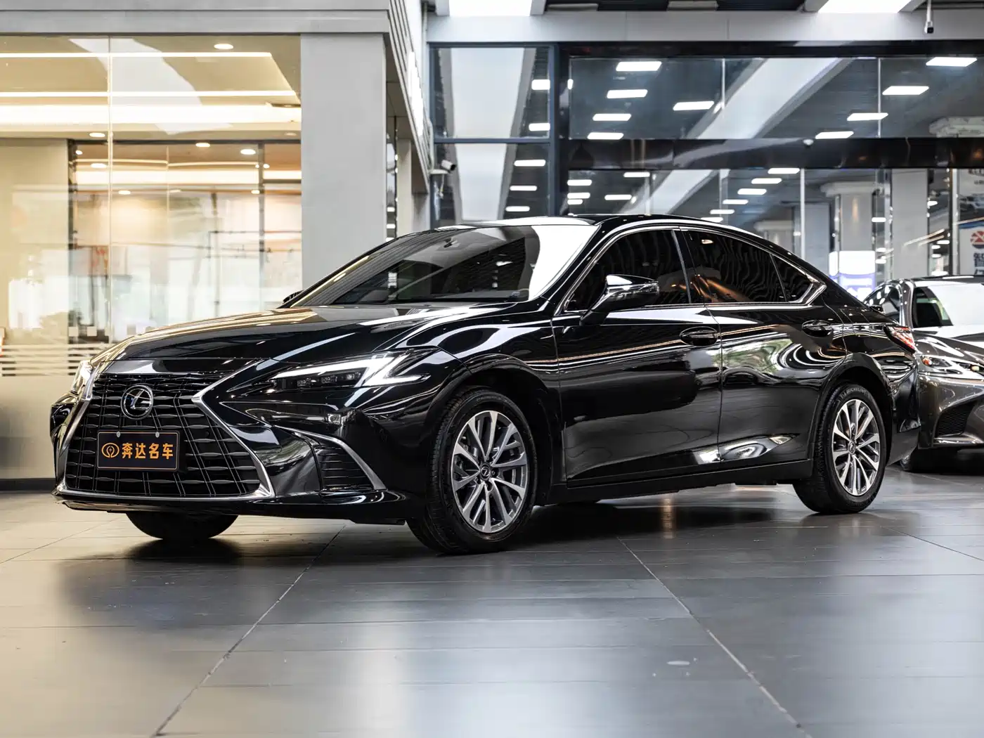 Lexus ES 2025 300h Ultimate Edition