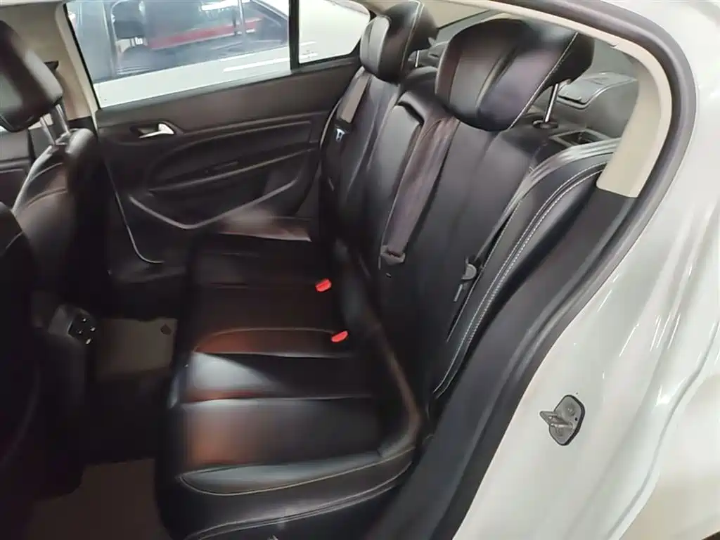 Peugeot 408 2014 1.8L Automatic Luxury Edition фото 17