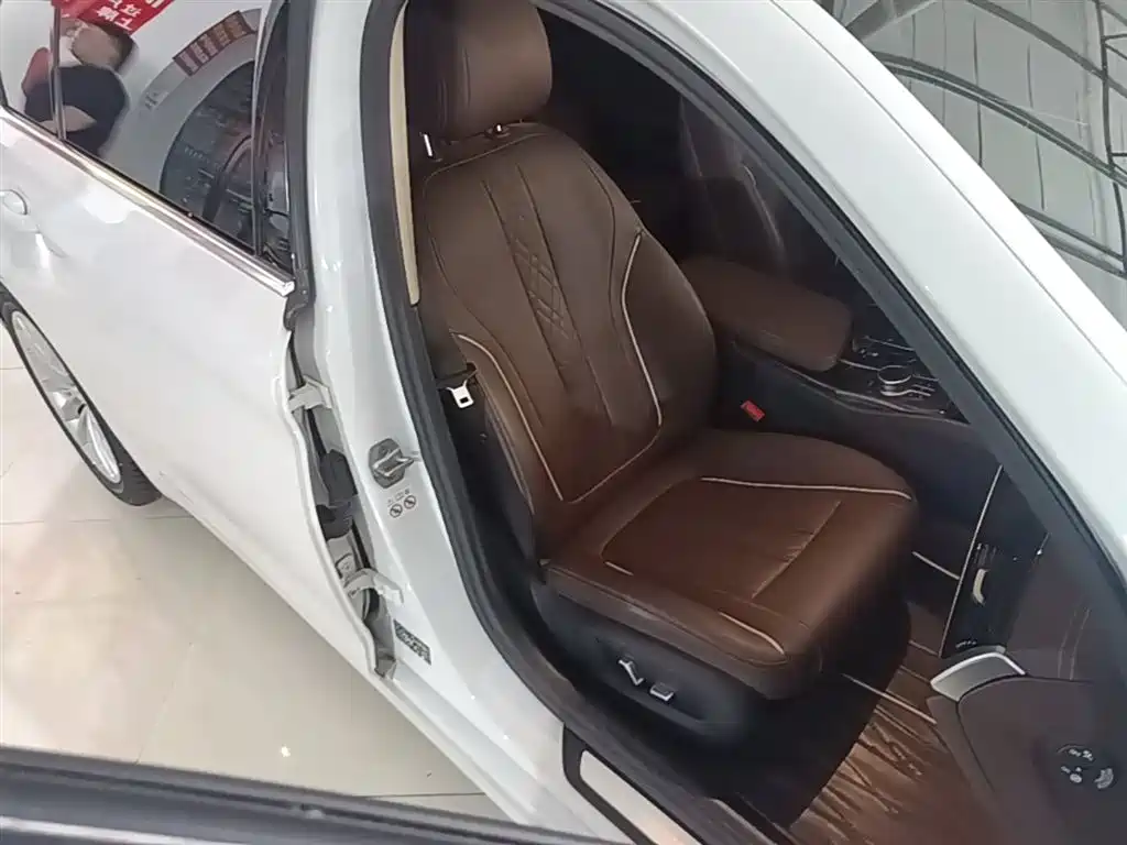 BMW 5 Series 2022 Model Second Facelift 525Li Luxury Package фото 25