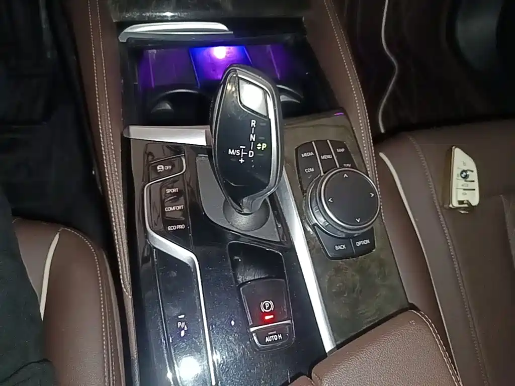 BMW 5 Series 2022 Model Second Facelift 525Li Luxury Package фото 14