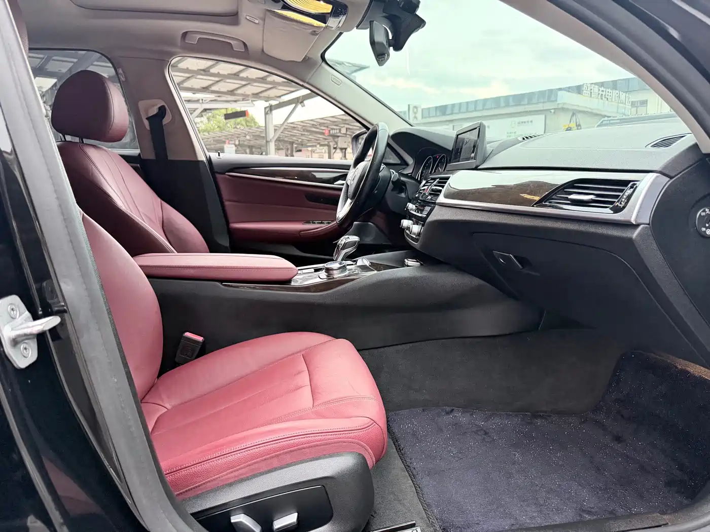 BMW 5 Series 2018 528Li Launch Special Edition фото 8